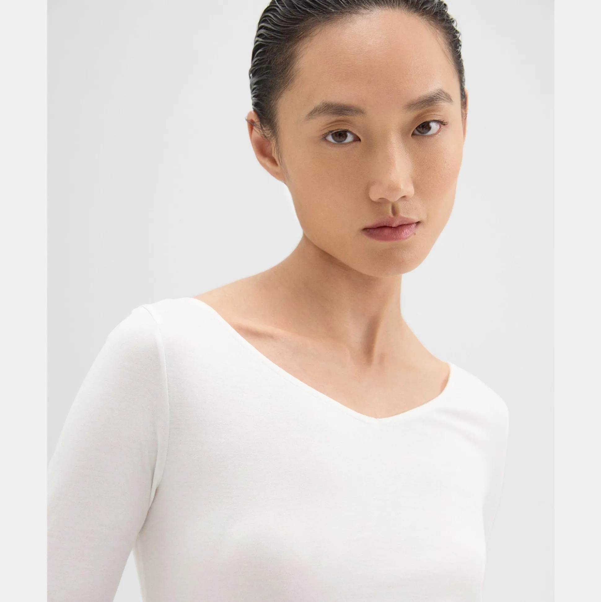 Theory Tiny V-Neck Tee In Organic Cotton-Women T-Shirts